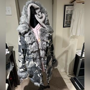 Women gray multi colored 2X coat with drawstring and pockets